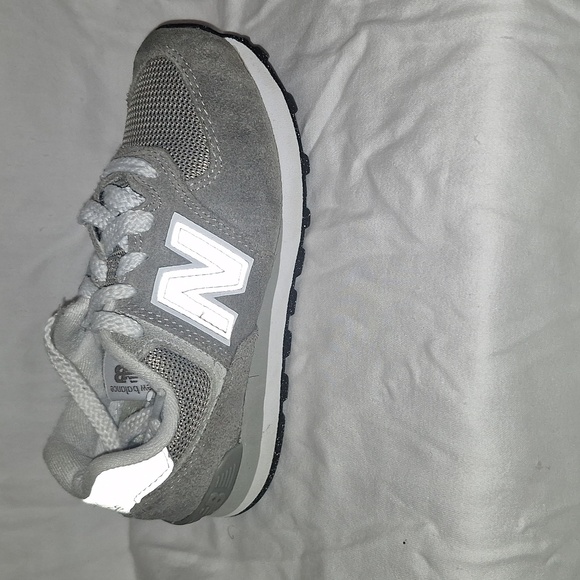 New Balance, Kids Size 11.5, Gray - Picture 2 of 3